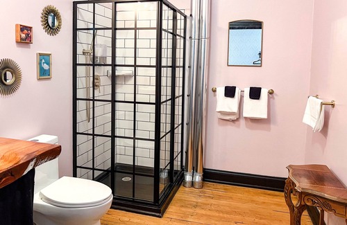 Downtown - Waterfront House | Oliver Inn | Suite 18 | Sarah Burger Stearns