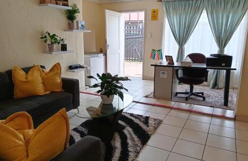 Krugersdorp House | Olivia Pines Guesthouse