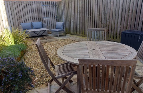 Portland Cottage | OLYMPIC COTTAGE, pet friendly, with a garden in Fortuneswell