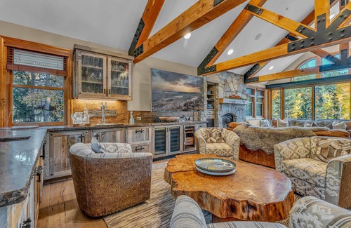 Olympic Valley House | Olympic Valley Getaway with Hot Tub & 2 Wet Bars
