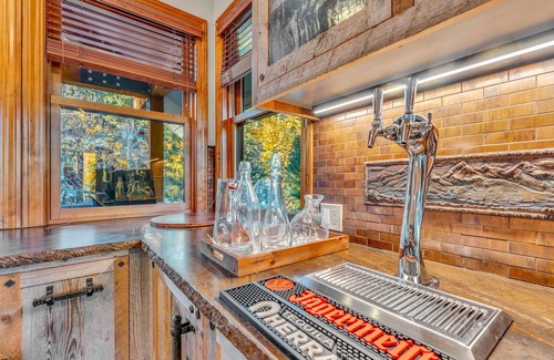 Olympic Valley House | Olympic Valley Getaway with Hot Tub & 2 Wet Bars