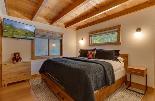 Olympic Valley House | Olympic Valley Hideaway - Newly Remodeled Cabin with Private Hot Tub