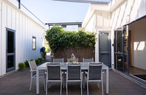 Omaha House | Omaha Beach House - Omaha Holiday Home