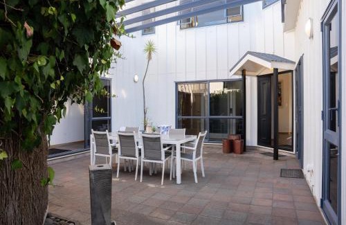 Omaha House | Omaha Beach House - Omaha Holiday Home