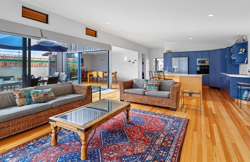 Omaha Cottage | Omaha Views - Omaha Holiday Home