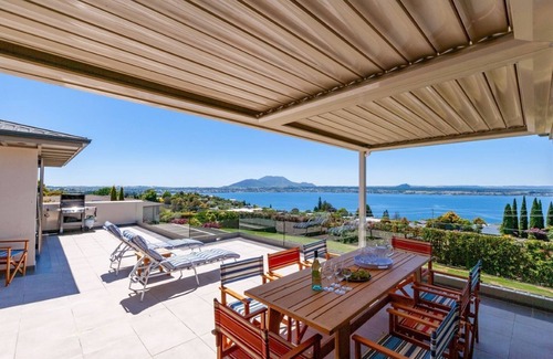 Taupo House | Omaio - Heated Pool, Hot Tub, Cinema, Views