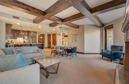 Park City Condo | OMG- Luxury 1 BDR Suite Pool Hyatt Canyons