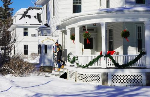 Bretton Woods Hotel | Omni Bretton Arms Inn at Mount Washington Resort