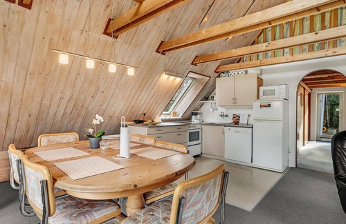 Lihme House | On a beautiful nature plot welcomes you this practical cottage near the fjord.