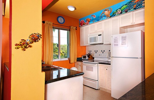 Zona Hotelera Norte Condo | On a White Sandy Beach, Beautiful artwork throughout the inside Condo#101