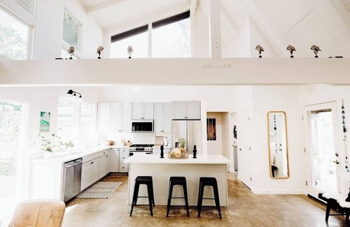 Princeville House | On Golf Course, Cedar Hot Tub, Walk to Beach, Market, Trails! BOHO Modern