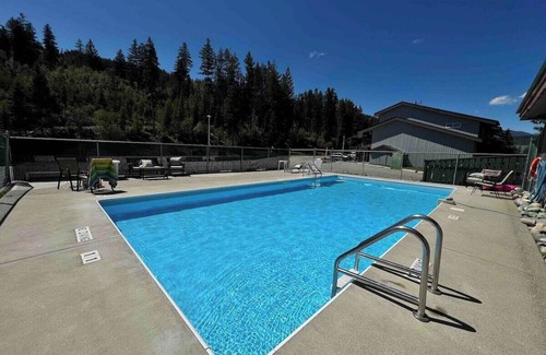 East Kootenay Condo | On Hill Mountain Retreat