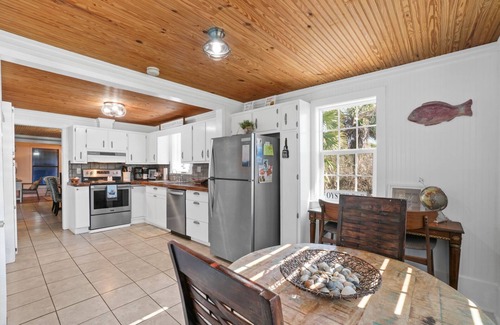 Indian Pass House | On Indian Pass! 4 Bedrooms, Sleeps 8, Boat Parking, Bikes, Pets Welcome!