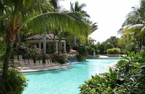 Naples Condo | On Lake, Family Friendly, Pets Welcome, Wi-Fi, Private Office!