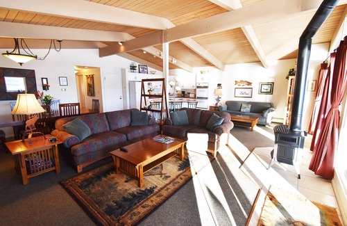Dillon Condo | On Lake! Top Floor, WOW Views, Deck! Elevator, Hot Tub. Walk to Concerts