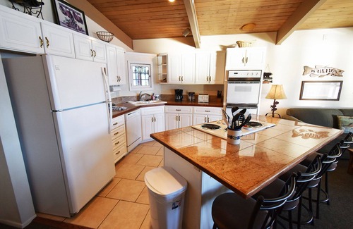Dillon Condo | On Lake! Top Floor, WOW Views, Deck! Elevator, Hot Tub. Walk to Concerts