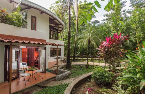 Manuel Antonio House | On Manuel Antonio Beach, 3 bed private pool and jacuzzi Lots of Monkeys!