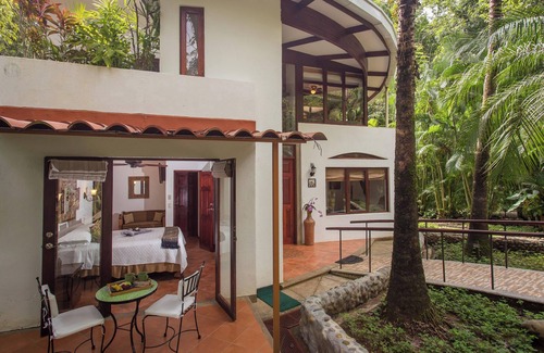 Manuel Antonio House | On Manuel Antonio Beach, 3 bed private pool and jacuzzi Lots of Monkeys!
