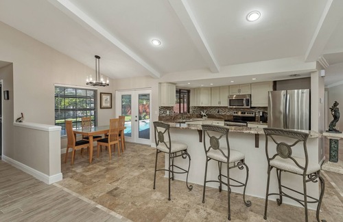 Town and River House | On McGregor Blvd! Private Executive Pool Home-Close to Beach