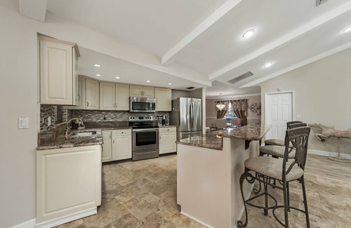 Town and River House | On McGregor Blvd! Private Executive Pool Home-Close to Beach