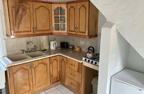 Trouya Villa | On Peninsula. Sea view, Beach 3 Min drive. Quiet neighborhood. Windjammer 4 m d