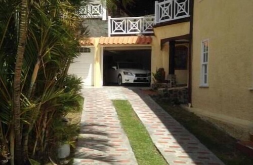 Trouya Villa | On Peninsula. Sea view, Beach 3 Min drive. Quiet neighborhood. Windjammer 4 m d