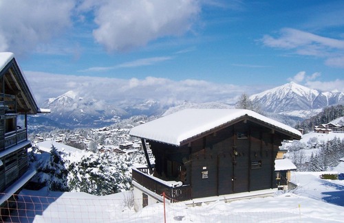 Les Carroz-d'Araches Ski Chalet | ON PISTE CHALET, MAGNIFICENT VIEWS, SKI TO THE DOOR