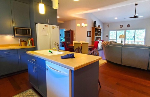 Eureka Springs House | ON QUIET MOUNTAIN SIDE WITH BEAUTIFUL WOODED VIEWS