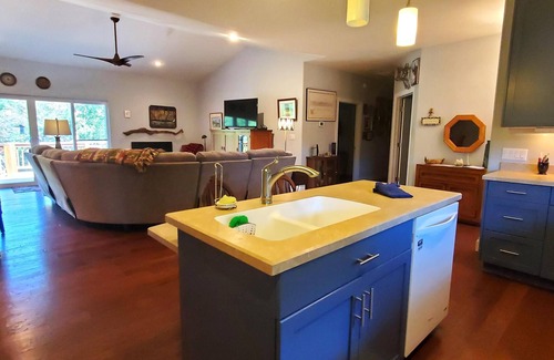 Eureka Springs House | ON QUIET MOUNTAIN SIDE WITH BEAUTIFUL WOODED VIEWS