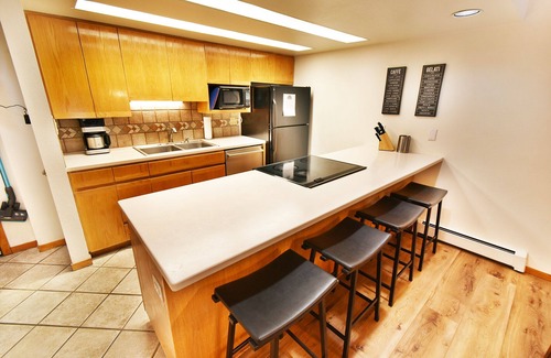 Frisco House | On River. Pool, 2 Hot Tubs. Easy Drive to Dining, Shops, Events, Marina