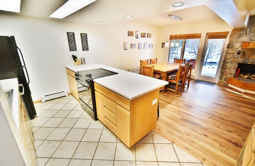 Frisco House | On River. Pool, 2 Hot Tubs. Easy Drive to Dining, Shops, Events, Marina