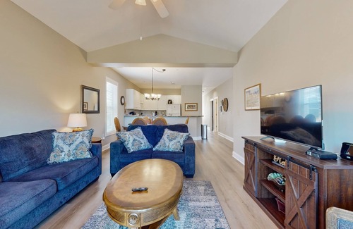 Carolina Forest Condo | On-site golf condo with scenic balcony, pool access, AC, W/D, & full kitchen