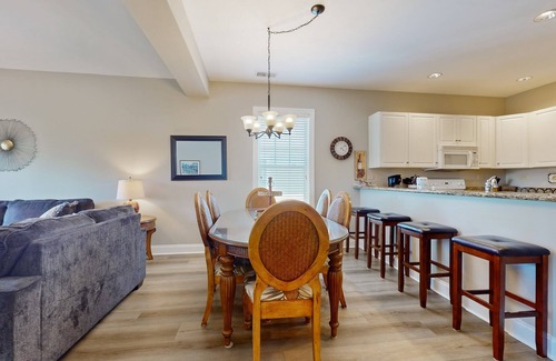 Carolina Forest Condo | On-site golf condo with scenic balcony, pool access, AC, W/D, & full kitchen