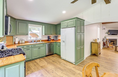 Cleveland Cottage | On-site Pond & Creek: Serene Cabin by Caesars Head