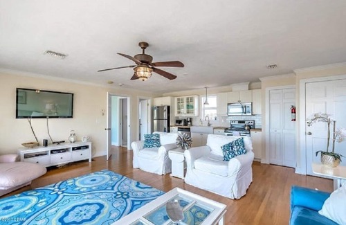 Rosemont House | On the Beach Retreat, Pool, Jacuzzi, “where memories are made that last forever”