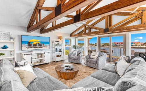 Ono Island Villa | On the Canal at Perdido Key - Private Outdoor Pool, Luxury Accommodations + Beautiful Views of the Canal