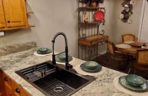 Helen Cabin | On the Hooch in HELEN Hot Tub Fireplace Dog Friendly Walk to all the fun!