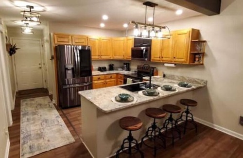 Helen Cabin | On the Hooch in HELEN Hot Tub Fireplace Dog Friendly Walk to all the fun!