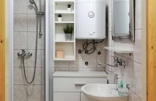 Krapanj Apartment | On the island of Krapanj, this authentic and cozy vacation apartment welcomes you right on the water