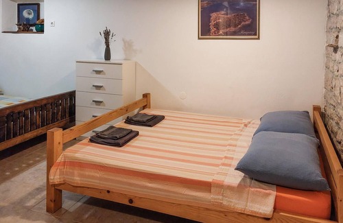 Krapanj Apartment | On the island of Krapanj, this authentic and cozy vacation apartment welcomes you right on the water