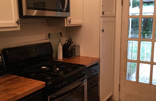 Ruidoso House | On the river,Close to Midtown,Fun Trackers, The Inn , Fishing. Sleeps 11 in bed