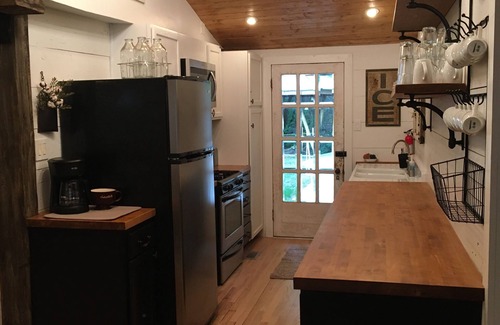 Ruidoso House | On the river,Close to Midtown,Fun Trackers, The Inn , Fishing. Sleeps 11 in bed