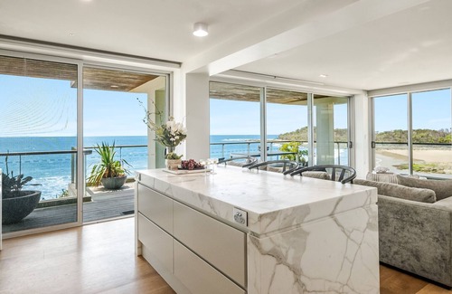 Yamba Apartment | On The Rocks | Beachfront To Convent Beach