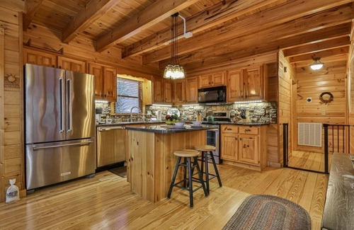 Ellijay Cabin | On The Rocks | Ellijay, GA