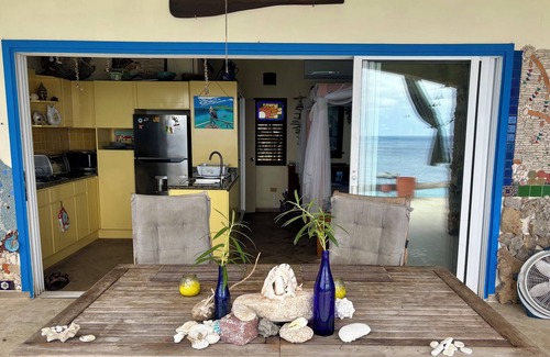 Bisento Cottage | ON THE SEA! 2 beaches with an easy walk! Couples only! Private/natural/exclusive