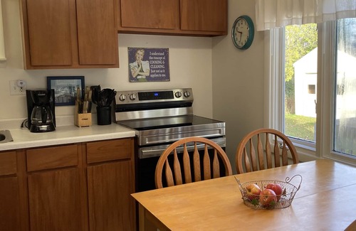 Christmas Cottage | On the shore of Lake Superior with a beach in Christmas - near Munising