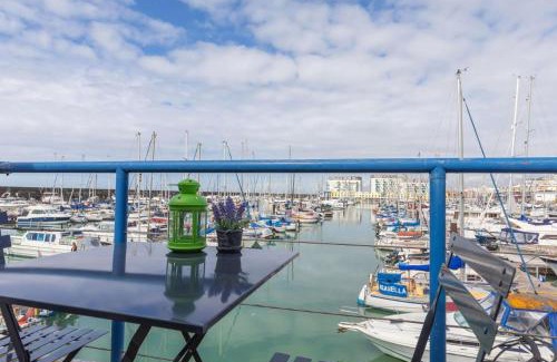 Seafront Apartment | On the Water 3 with Free Parking By My Getaways