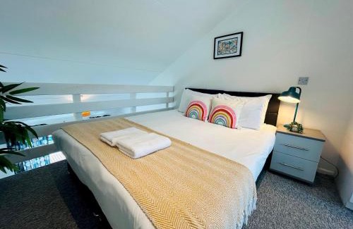 Seafront Apartment | On the Water 3 with Free Parking By My Getaways