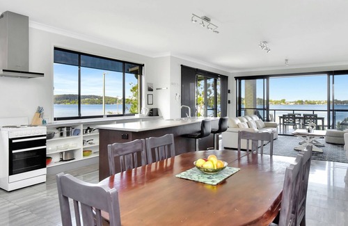 Fishing Point House | On The Water's Edge at Fishing Point