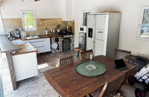 Le Castellet Bed & Breakfast | On the water's edge of Provence, between vines and olive trees